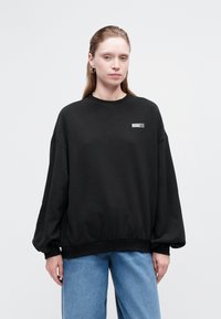 Puma OVERSIZED CREW - Mikina - black