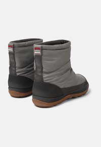 Camper PEU PISTA GM - Botas para la nieve - mittelgrau