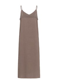 Robe longue marron sans manches avec fines bretelles et délicate dentelle le long du décolleté et du haut de la poitrine.