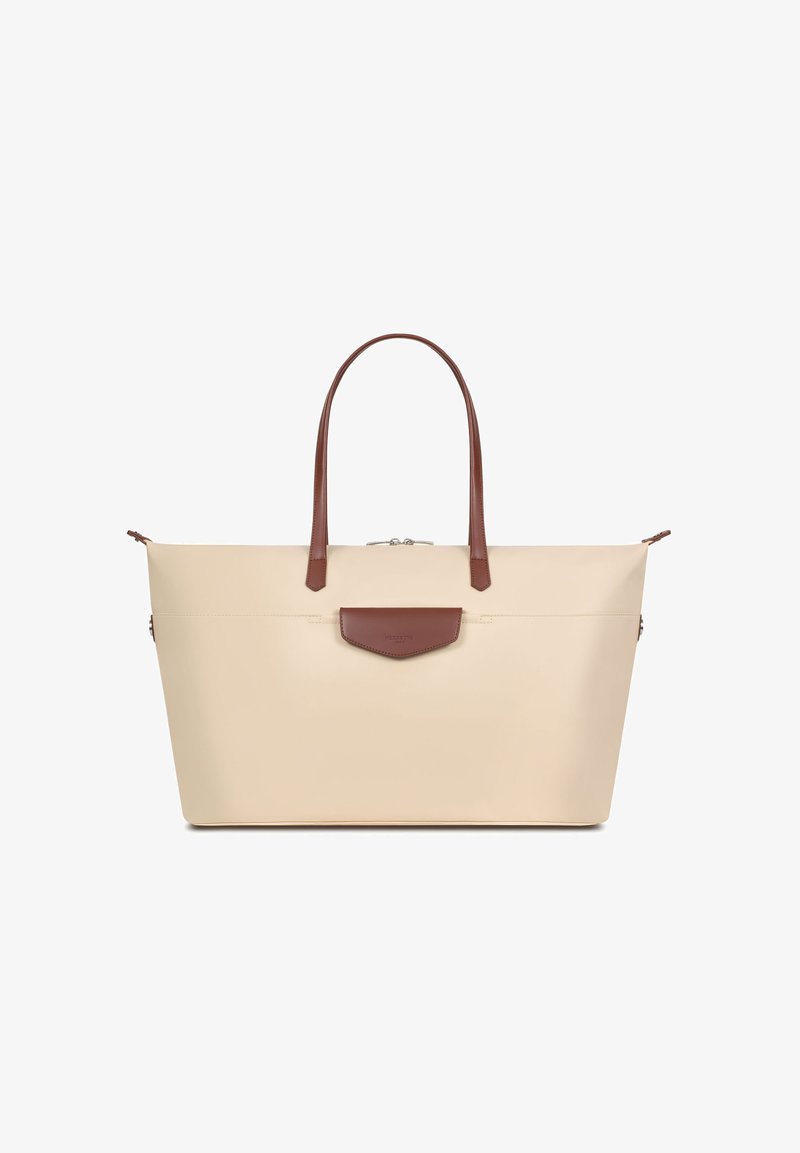 Borsa tote beige con manici in pelle marrone e una piccola tasca con patta in pelle marrone sulla parte anteriore.
