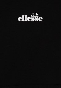Sudadera negra de tela suave con un logo blanco de "ellesse" en el centro, diseño simplista sin patrones ni acentos adicionales.