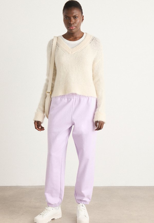 MONOLOGO - Tracksuit bottoms - lavender blush2