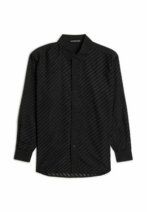 Camicia nera a maniche lunghe con bottoni, caratterizzata da un tessuto testurizzato con strisce diagonali. Colletto classico e polsini con bottone.