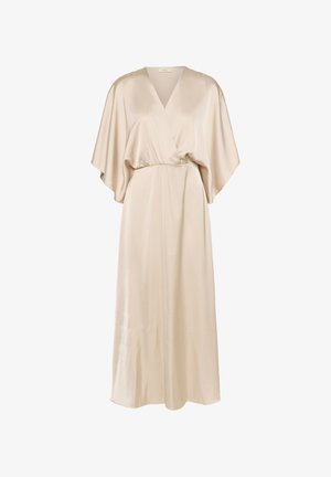 Bežs satīna kleita ar V-veida dekoltē, plašām batwing piedurknēm un elastīgu jostiņu, kas plūst līdz vidus teļiem ar gludu tekstūru.