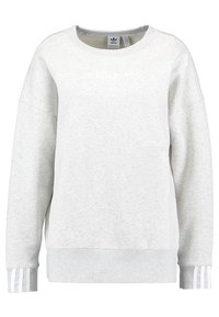 Světlě šedá mikina z měkké bavlněné směsi, s kulatým výstřihem, spadlými rameny a třemi pruhy na manžetách.