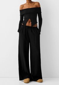 Bershka Kalhoty - black