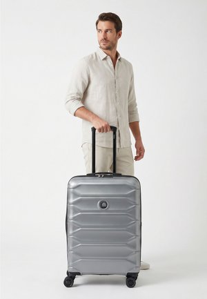 Delsey Paris, METEOR 4 ROLLEN TROLLEY 68 CM MIT DEHNFALTE UNISEX - Valise - graphite