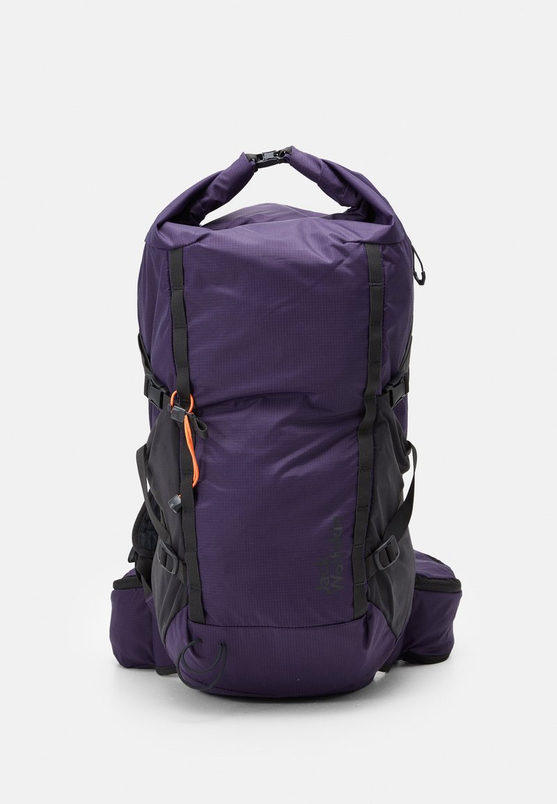 Grand sac à dos violet avec des accents noirs, fabriqué en tissu durable, doté d'une fermeture enroulable, de bretelles réglables et de matériel visible.