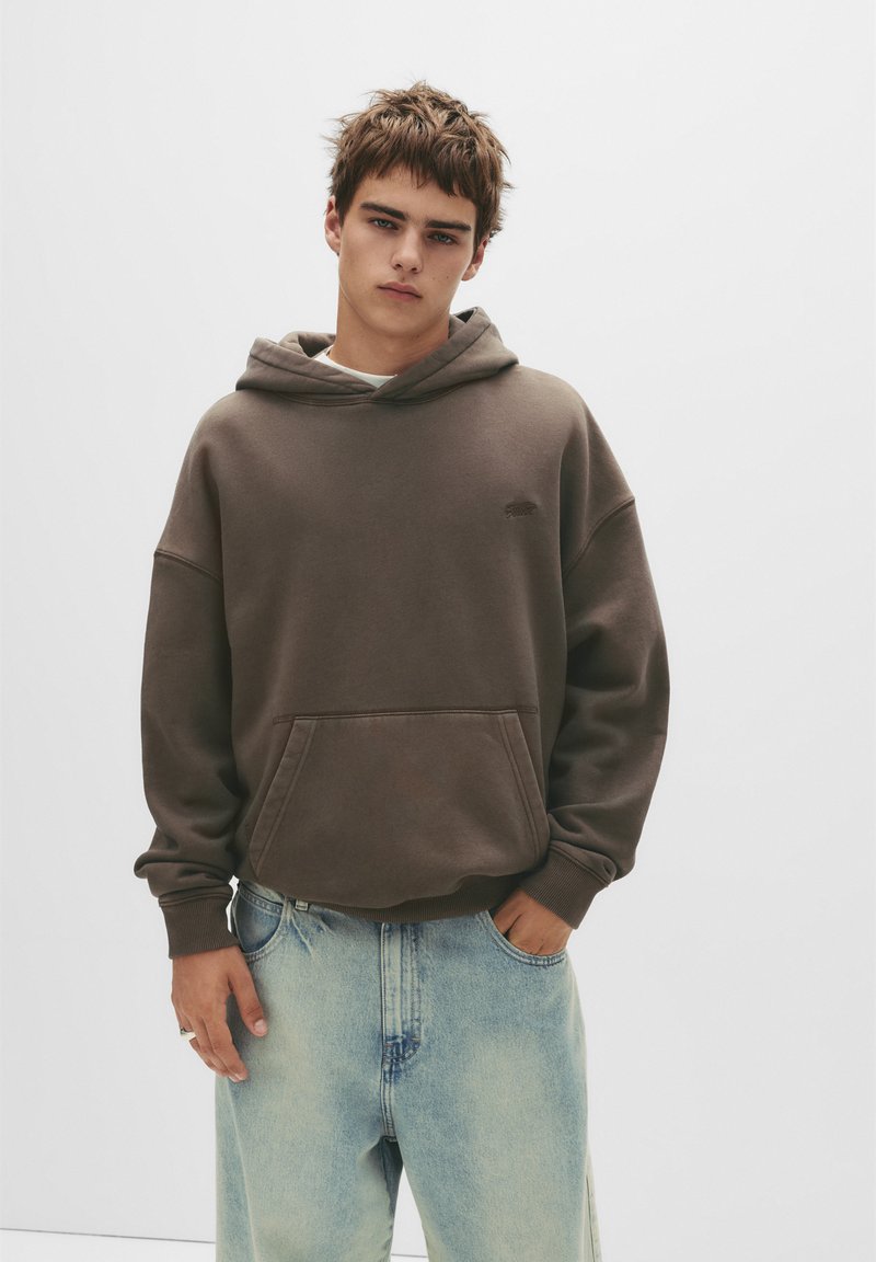 PULL&BEAR STWD PATCH Sweat à capuche brown/marron