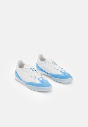 adidas Performance F50 FREESTYLE 24 MESSI - Chaussures de football en salle - white/gold/blue burst
