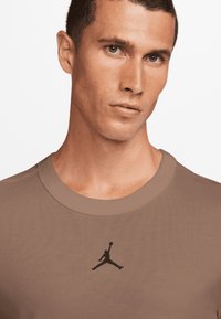 Jordan TOP - Bluză sport - archaeo brown