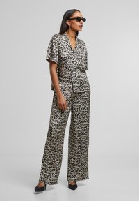 Urban Classics LEO RESORT - Bukse - leo