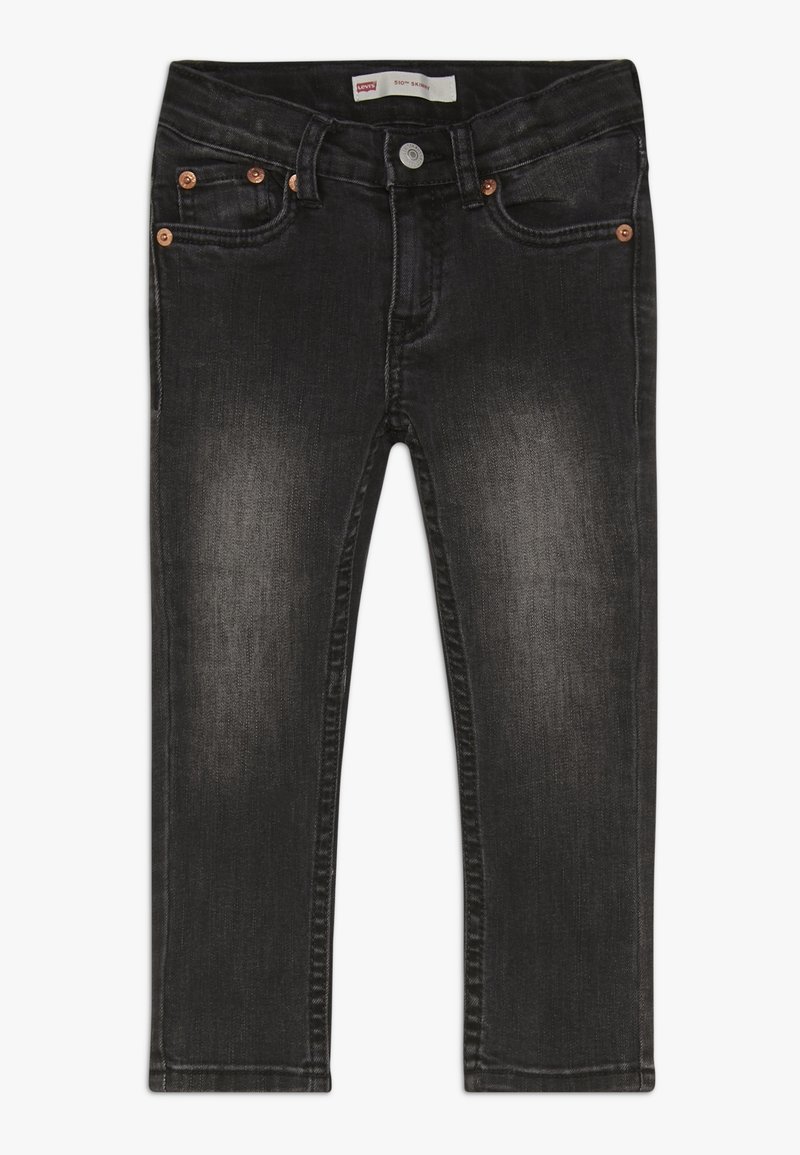 Jeans de mezclilla negra de corte ajustado, con herrajes de cobre, cinco bolsillos y detalles desgastados. La tela tiene un ligero estiramiento.