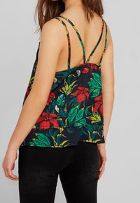 Even&Odd Petite Top - red