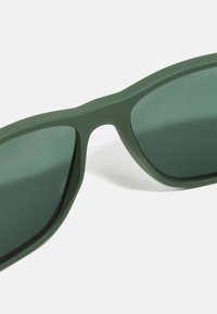 Armani Exchange Päikeseprillid - matte green
