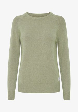 Pull léger vert en maille douce, doté d'un col rond et de manches longues, avec des poignets et un ourlet côtelés. Texture subtile.