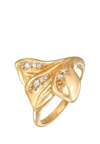 Goldene Calla-Lilienring mit drei Diamantakzenten, präsentiert mit einer strukturierten Oberfläche und glatten Kanten, die ein blumeninspiriertes Design zur Schau stellt.