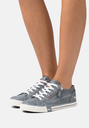 Trainers - sky