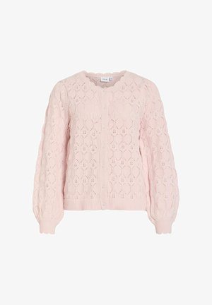 Šviesiai rožinis megztas kardiganas su banguotu iškirpte, perlų imitacijos sagomis, pūstomis ilgomis rankovėmis ir tekstūruotu šešiakampiu raštu.