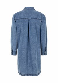 Rochie din denim de culoare albastru deschis, cu mâneci lungi și manșete cu butoane, detaliu cu plisare la spate, guler clasic, margine dreaptă și croială relaxată.