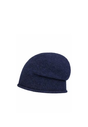 Marineblaue Strickmütze mit umgeschlagenem Rand und weichem, strukturiertem Stoff, isoliert auf weißem Hintergrund.