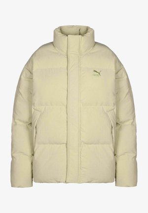 Kurtka puchowa w jasnym żółtym kolorze, z wysokim kołnierzem, pikowanym wzorem oraz subtelnym zielonym logo na klatce piersiowej. Posiada boczne kieszenie.