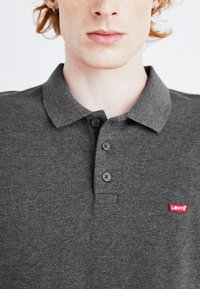 Levi's® Polotričko - dark charcoal heather