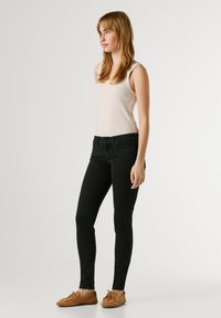 Pepe Jeans SOHO - Testhezálló fazon - black denim