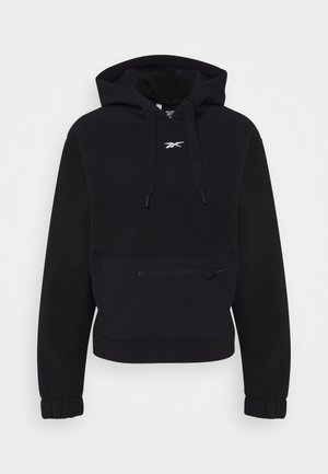 Sort Reebok-hoodie med lynlåslomme foran, snører til hætten, elastiske manchetter og hvidt logo på brystet.