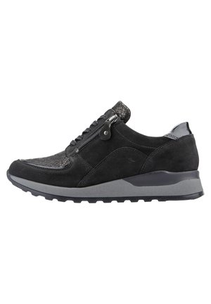 Sneaker in suede nero con tomaia in tessuto testurizzato, zip laterale, lacci tradizionali e suola in gomma grigia. Presenta un tacco leggero per supporto.