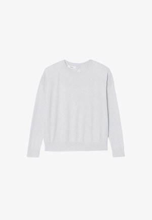 Pull en maille gris clair, à col ras du cou, à manches longues et à ourlet côtelé. Texture douce avec un design minimaliste et sans motifs ni accents visibles.
