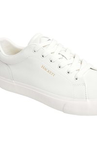 Zapatilla de cuero blanca con superficie suave, punta redonda, logo dorado "HACKETT" y suela plana de goma blanca con fondo texturizado.