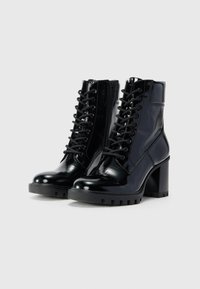 Tamaris Bottines à lacets - black patent