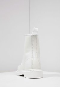 Dr. Martens Botines con cordones - white