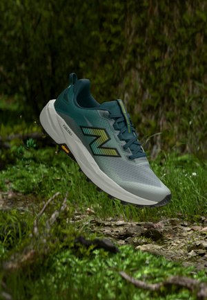 New Balance REBEL - Terepfutó cipők - medusa green/shadow grey