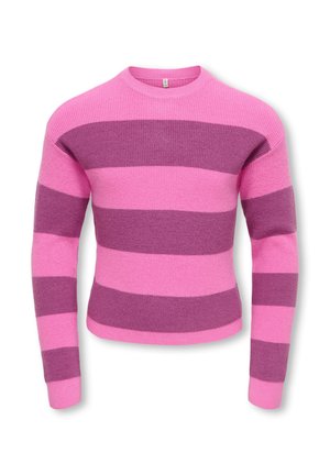 Pull tricoté à manches longues avec de larges rayures horizontales roses et violettes et un col rond sur fond blanc uni.