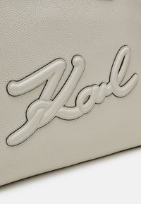 KARL LAGERFELD SKUARE TOTE GRAINY - Pirkinių krepšys - off white