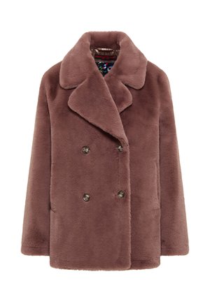 Brązowy płaszcz z sztucznego futra, dwurzędowy, z ząbkowanym kołnierzem, dużymi guzikami i miękką fakturą. Podszewka wykonana z kolorowej, wzorzystej tkaniny.