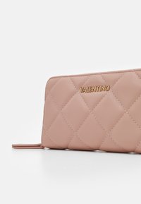 Valentino Bags OCARINA - Piniginė - cipria