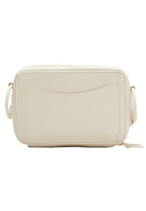 Béžová obdélníková kabelka přes rameno s přední kapsou, horním zapínáním na zip a nastavitelným ramenním popruhem.