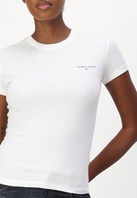 Tommy Jeans LINEAR TEE 2 PACK - Jednoduché tričko - ballet/white