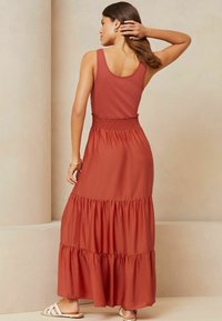 Lipsy HYBRID SHIRRED WAIST SUMMER HOLIDAY REGULAR FIT - Maksimekko - rust