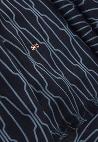 Tommy Hilfiger ESSENTIAL FLAG SCARF - Scarf - space blue