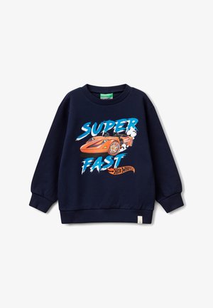 Felpa navy con polsini e scollatura a coste, caratterizzata da una grafica colorata di una macchina da corsa e testo in grassetto che dice "SUPER VELOCE" e "Hot Wheels."