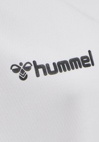 Hummel HMLAUTHENTIC - Sports T-shirts - white