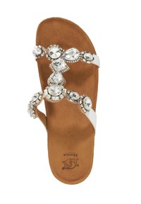 Witte met juwelen versierde flip-flop sandaal met een zachte bruine inlegzool. Beschikt over decoratieve kristallen in verschillende vormen langs de bandjes. Gevoerde voetbed.