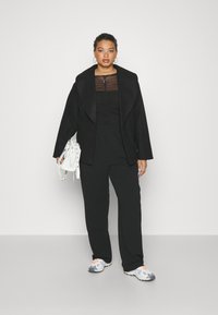 Vero Moda Curve VMANNE BERGEN  - Manteau court - black