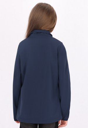 Jachetă albastru închis cu guler înalt, mâneci lungi și țesătură netedă. Prezintă o croială dreaptă și un design minimalist pe spate.