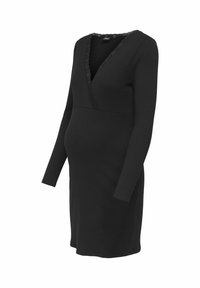 Robe de maternité en tissu noir côtelé, présentant un décolleté en V avec des dentelles et des manches longues, conçue pour s'adapter à un ventre en croissance.