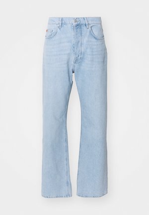 Lys blå denimjeans med en avslappet passform, rett ben-design, tradisjonell fem-lomme stil og metall knappelukking.